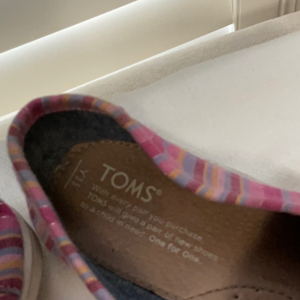 Toms - Picture 6 of 7